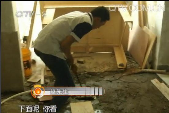 林溪美地地下竟是空的 两米长钢筋能一插到底