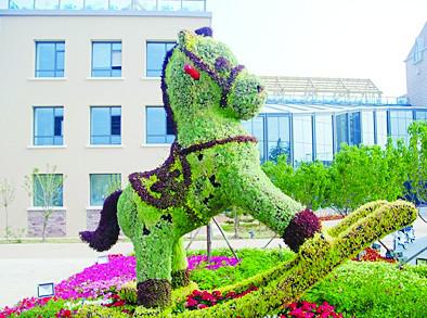 世园会绿雕为游客引导 造型精致萌翻市民