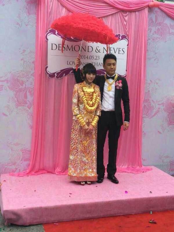 高清:豪华婚礼惊爆眼球 新娘身上挂70个金手镯 