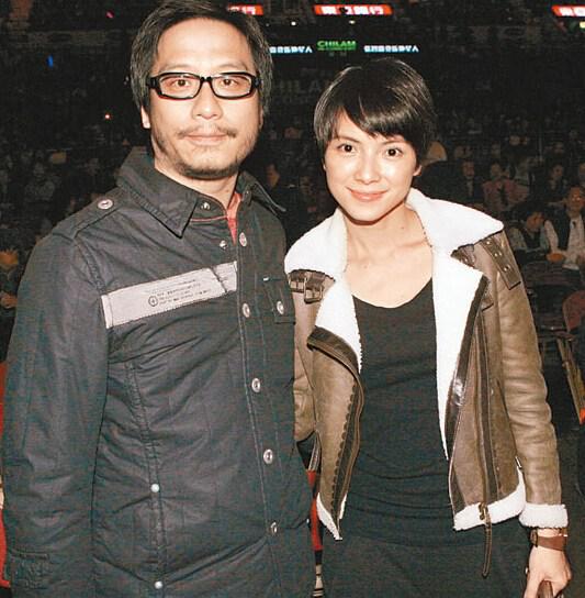 导演彭顺背李心洁偷食 当众与嫩模亲嘴搂抱