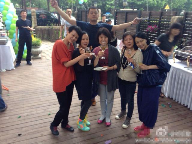 王菲李亚鹏聚首 齐贺女儿李嫣八岁生日