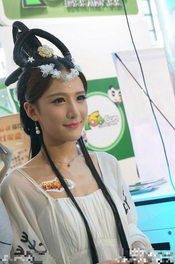 最美伪娘小灿女装扮相秒杀女星