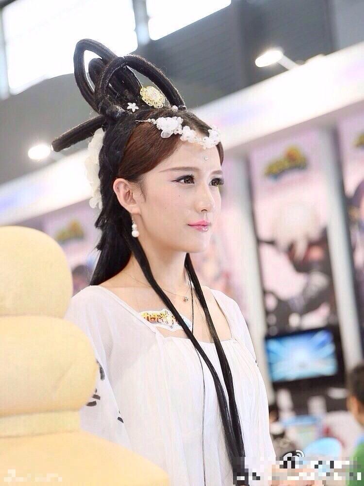 最美伪娘小灿女装扮相秒杀女星