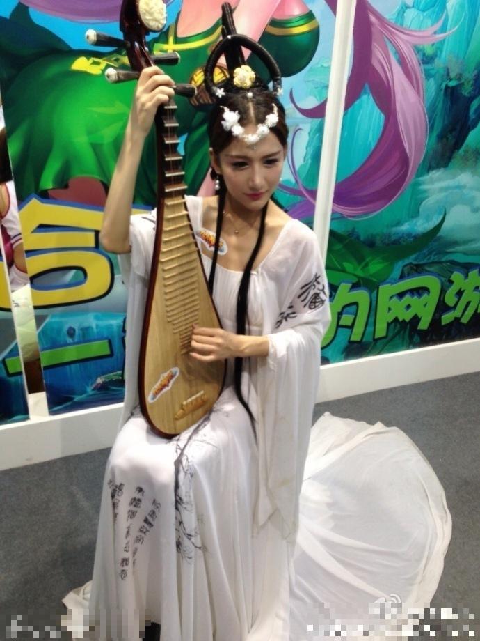 最美伪娘小灿女装扮相秒杀女星