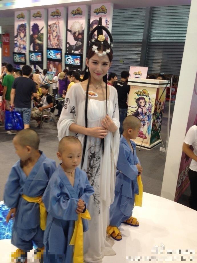 最美伪娘小灿女装扮相秒杀女星