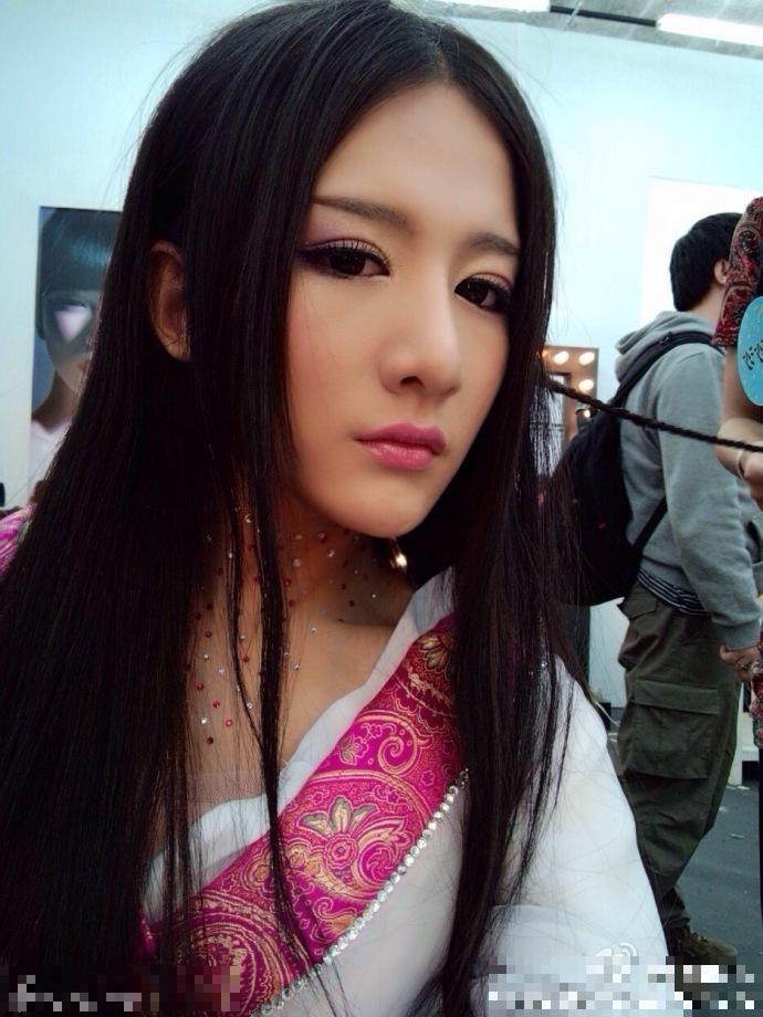 最美伪娘小灿女装扮相秒杀女星