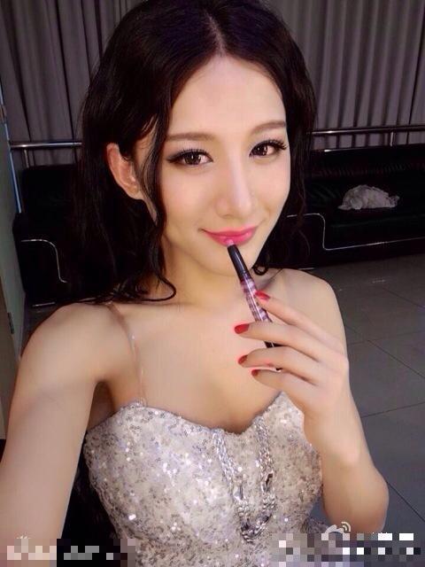 最美伪娘小灿女装扮相秒杀女星