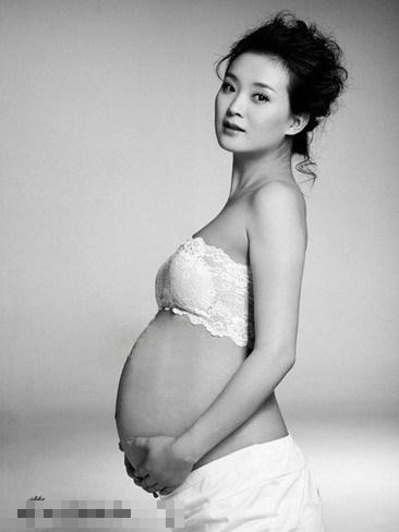 “晴格格”也大胆尝试拍摄怀孕大肚写真