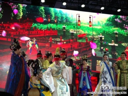 范冰冰扮武则天波涛汹涌 被李治廷蒙眼袭胸