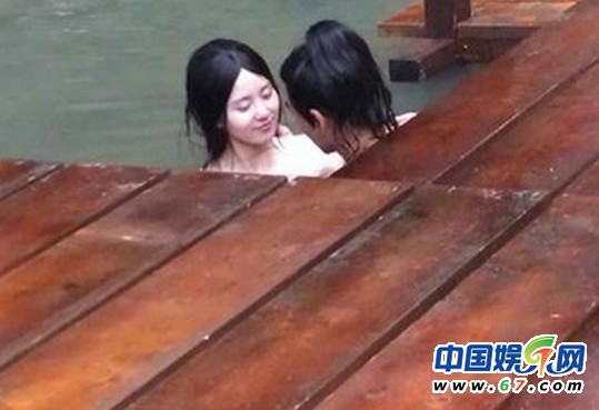 刘诗诗彭于晏鸳鸯戏水 半裸湿身缠绵热吻