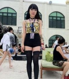 吴莫愁公布恋情认爱哈林 网友直呼大有夫妻相【组图】